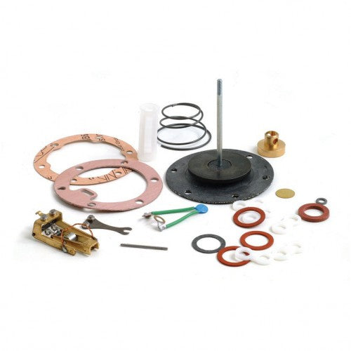 Classic and Sportscar Spares fuel pump rebuild kit for pre-1985 LP pump, model 015.080 (EPK700), displayed on white background.