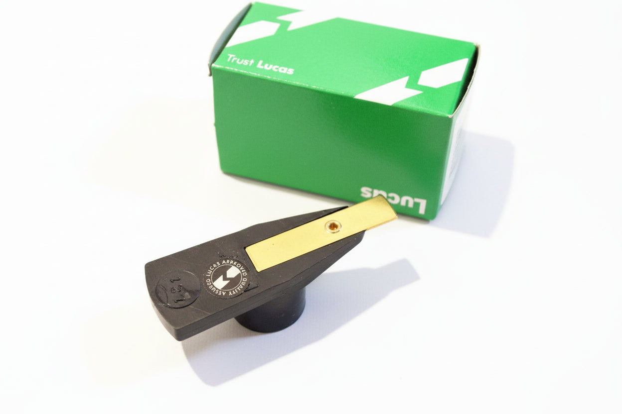 GRA112 rotor arm for Triumph Stag, TR8, MGB V8, and Rover V8, showcasing detailed design and components.