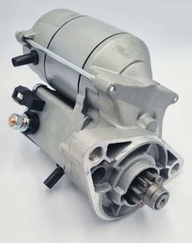 High torque RAC546 starter motor for Rolls Royce, showcasing robust design and quality craftsmanship.
